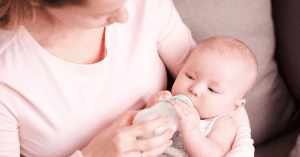 Choosing not to breastfeed - mom bottle feeding baby